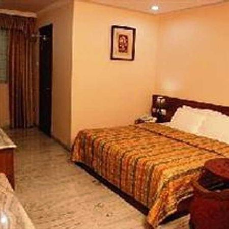 Grand Seasons Otel Kochi Dış mekan fotoğraf