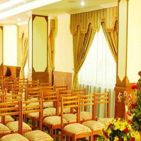 Grand Seasons Otel Kochi Dış mekan fotoğraf