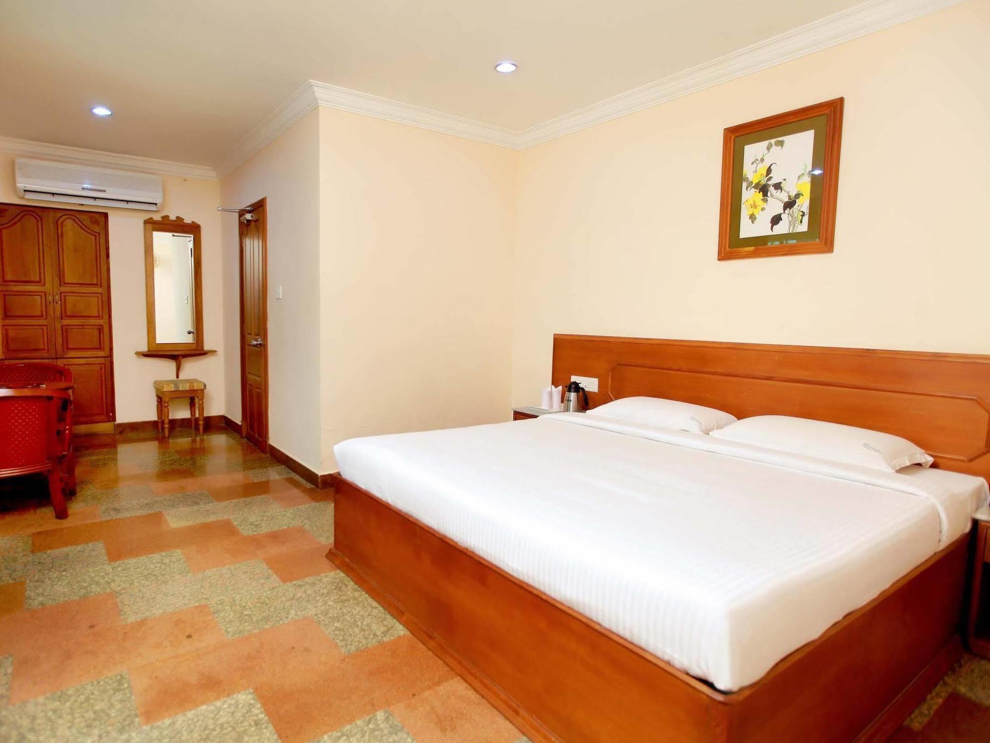 Grand Seasons Otel Kochi Dış mekan fotoğraf